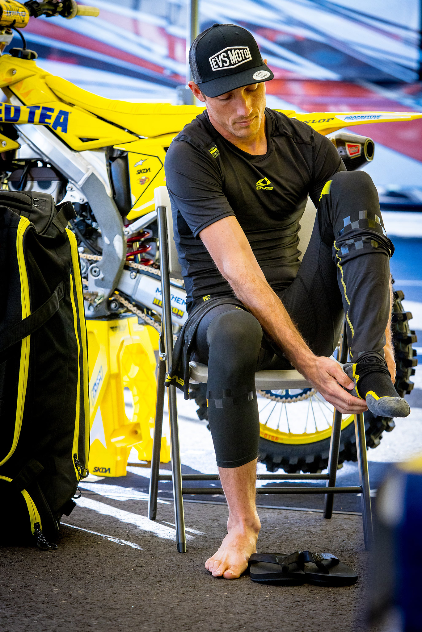 EVS Youth Motocross Socks Long Kneebrace Fusion - Black / Hi-Viz