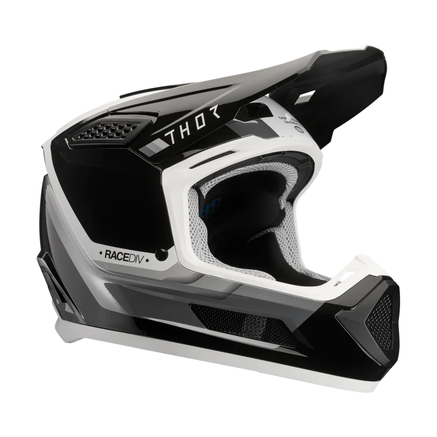 thor-crosshelm-fleet-defy-zwart-wit-1.png
